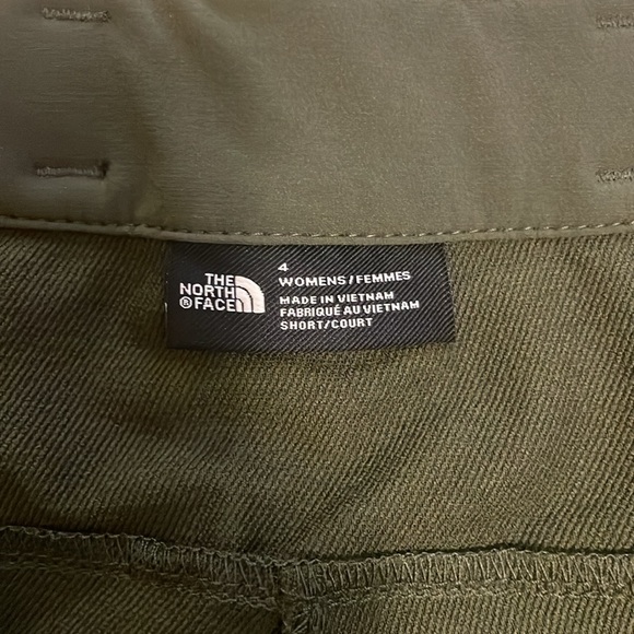 NWT Northface Bridgeway Short - Picture 3 of 4